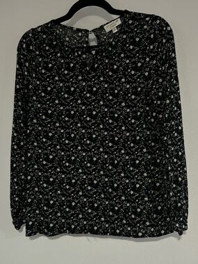 bobeau Black and White Floral Keyhole Blouse